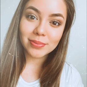 Meet your Posher, Amina